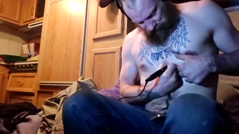 Snapshot of buffntatted723 chatting on December 6, 4:25 am Its me joey online show from December 6, 4:25 am