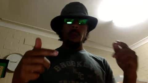 Snapshot of bulaboy27 chatting on January 4, 9:43 am meaty man online show from January 4, 9:43 am