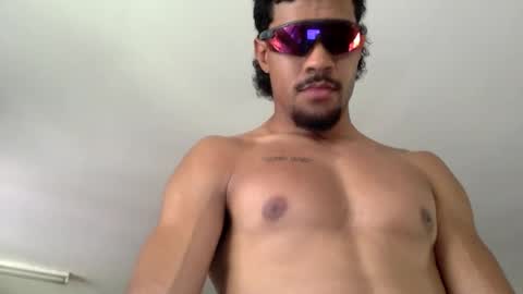 Snapshot of bulaboy27 chatting on January 6, 4:47 am meaty man online show from January 6, 4:47 am