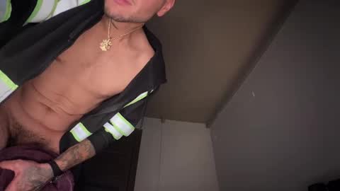 Snapshot of bull2wives chatting on December 11, 2:11 pm bull2wives online show from December 11, 2:11 pm