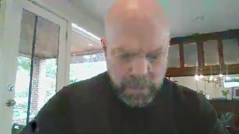 Snapshot of bulldog302w chatting on December 6, 7:01 pm bulldog302w online show from December 6, 7:01 pm