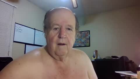 Snapshot of bullfrogg5050 chatting on October 31, 1:01 pm bullfrogg5050 online show from October 31, 1:01 pm