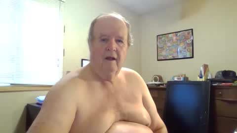 Snapshot of bullfrogg5050 chatting on January 17, 3:28 pm bullfrogg5050 online show from January 17, 3:28 pm