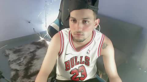 Snapshot of bulls_23_ chatting on October 5, 6:50 pm BULL online show from October 5, 6:50 pm