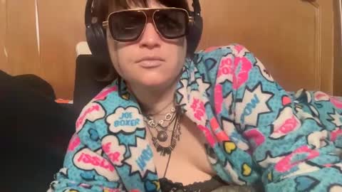 Snapshot of bunbunninjaz chatting on January 5, 3:13 pm bunbunninjaz online show from January 5, 3:13 pm