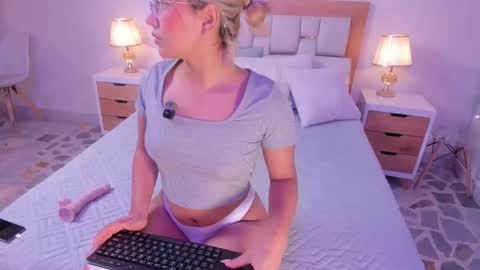 Snapshot of bunny_blush1 chatting on March 9, 7:29 pm bunny_blush1 online show from March 9, 7:29 pm