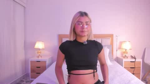 Snapshot of bunny_blush1 chatting on March 15, 11:38 am bunny_blush1 online show from March 15, 11:38 am