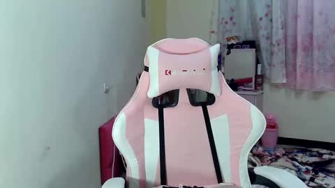 Snapshot of bunny_flower18 chatting on February 23, 7:17 pm bunny_flower18 online show from February 23, 7:17 pm