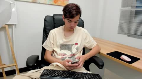 Snapshot of bunny_maxxi chatting on December 17, 12:22 pm bunny online show from December 17, 12:22 pm