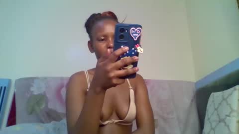 Snapshot of bunnydiva_ chatting on December 19, 6:59 pm bunnydiva_ online show from December 19, 6:59 pm