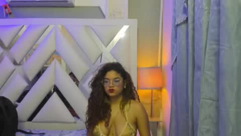 Snapshot of bunnydolly_ chatting on January 7, 4:04 am bunnydolly_ online show from January 7, 4:04 am