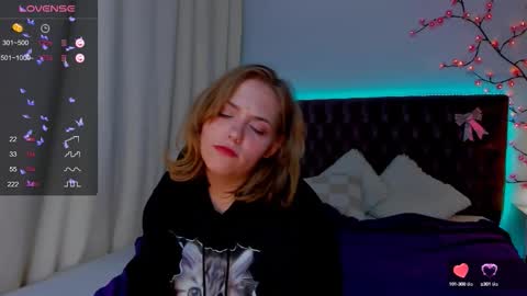 Snapshot of bunnyshows chatting on September 30, 6:18 am BunnyShows online show from September 30, 6:18 am