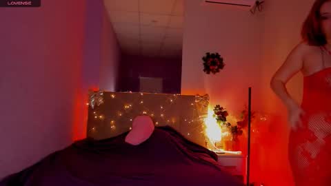 Snapshot of bunnyshows chatting on December 16, 1:27 pm BunnyShows online show from December 16, 1:27 pm