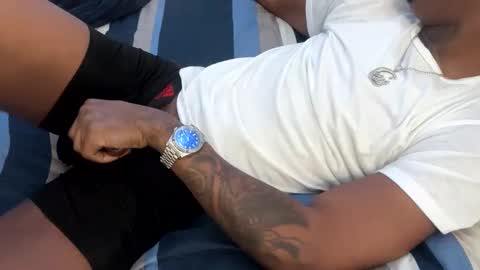 Snapshot of burgerboy06 chatting on February 19, 1:17 pm burgerboy06 online show from February 19, 1:17 pm