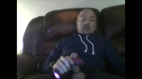 Snapshot of burnleyguy1977 chatting on January 11, 6:18 am burnleyguy1977 online show from January 11, 6:18 am