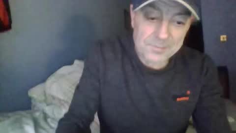 Snapshot of burnleyguy1977 chatting on April 5, 1:36 am burnleyguy1977 online show from April 5, 1:36 am