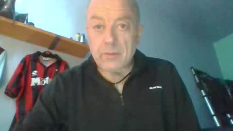 Snapshot of burnleyguy1977 chatting on April 27, 9:40 am burnleyguy1977 online show from April 27, 9:40 am