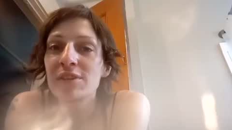 Snapshot of bushwitch chatting on June 9, 10:54 pm Hedge online show from June 9, 10:54 pm
