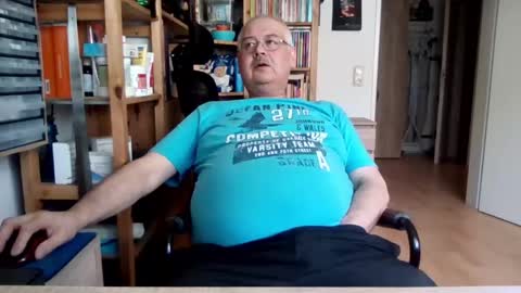 Snapshot of busibaer666 chatting on April 26, 3:53 pm busi online show from April 26, 3:53 pm