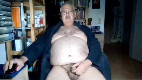 Snapshot of busibaer666 chatting on June 7, 1:43 am busi online show from June 7, 1:43 am