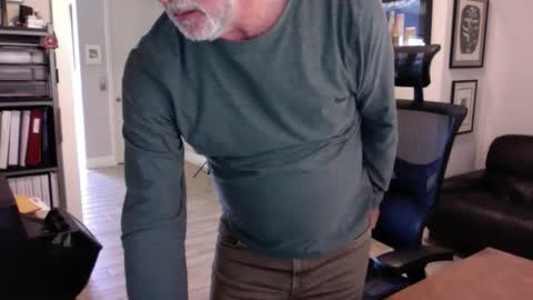 Snapshot of bustinout99 chatting on February 6, 5:05 pm afternoon wood online show from February 6, 5:05 pm
