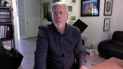 Snapshot of bustinout99 chatting on February 7, 7:39 pm afternoon wood online show from February 7, 7:39 pm