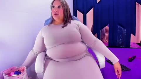 Snapshot of busty_juicyy chatting on June 15, 1:02 pm busty juicyy online show from June 15, 1:02 pm