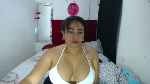 Snapshot of busty_latinax chatting on December 16, 3:22 am busty_latinax online show from December 16, 3:22 am