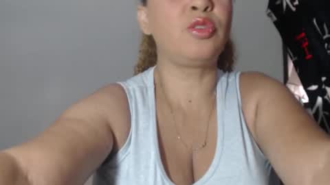 Snapshot of bustyamanda_ chatting on December 17, 12:33 pm Amanda online show from December 17, 12:33 pm