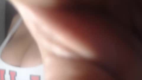 Snapshot of bustyamanda_ chatting on June 4, 12:33 pm Amanda online show from June 4, 12:33 pm