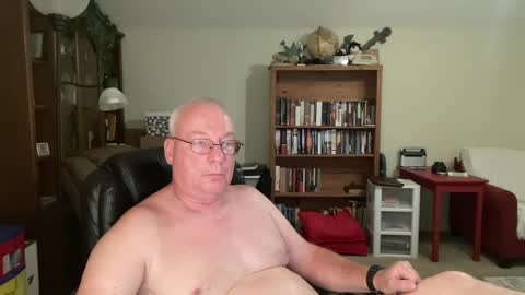 bustyballs100 online show from September 10, 2:44 am
