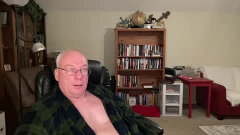 bustyballs100 online show from December 4, 4:33 am