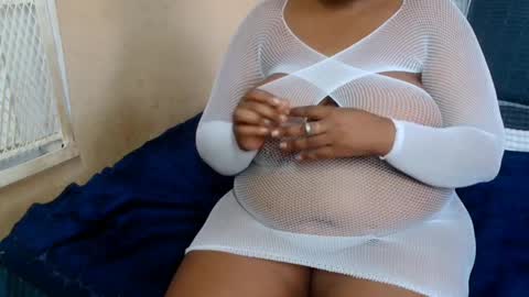 BUSTYQUEENB online show from April 11, 6:29 am