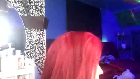 busybee83 online show from January 29, 4:47 am