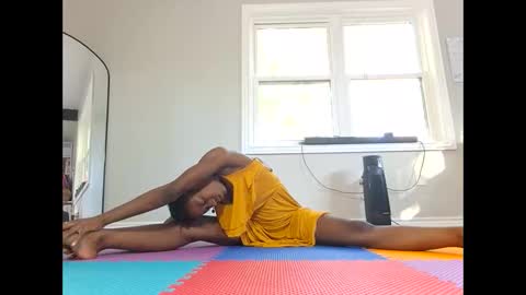 Snapshot of butt3rcup chatting on September 27, 10:37 pm Goddess online show from September 27, 10:37 pm