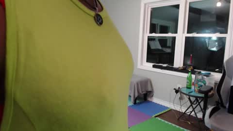 Snapshot of butt3rcup chatting on November 16, 2:50 am Goddess online show from November 16, 2:50 am