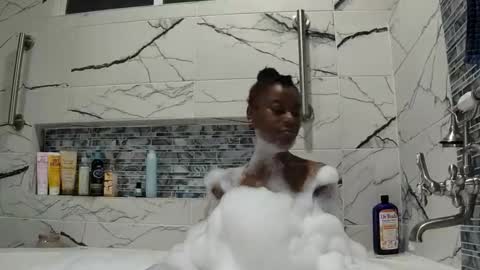 Snapshot of butt3rcup chatting on November 25, 2:33 am Goddess online show from November 25, 2:33 am