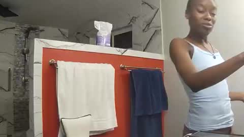 Snapshot of butt3rcup chatting on December 21, 1:46 am Goddess online show from December 21, 1:46 am