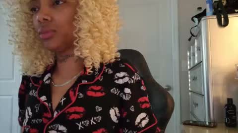 butterfly booty online show from December 15, 1:04 pm