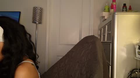 butterfly booty online show from April 6, 7:42 am