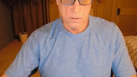 Snapshot of buttnakedfun954737 chatting on December 16, 9:03 am Miles online show from December 16, 9:03 am