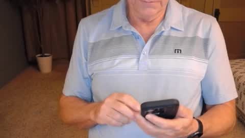 Snapshot of buttnakedfun954737 chatting on December 17, 10:23 am Miles online show from December 17, 10:23 am