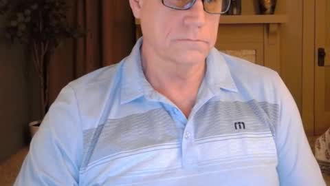 Snapshot of buttnakedfun954737 chatting on February 1, 9:54 am Miles online show from February 1, 9:54 am