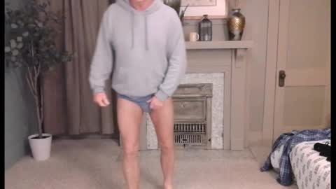 Snapshot of buttnakedfun954737 chatting on February 5, 9:04 am Miles online show from February 5, 9:04 am