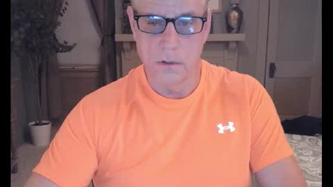 Snapshot of buttnakedfun954737 chatting on March 4, 9:40 am Miles online show from March 4, 9:40 am