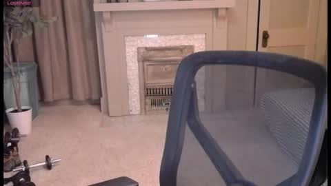 Snapshot of buttnakedfun954737 chatting on October 24, 7:38 am Miles online show from October 24, 7:38 am