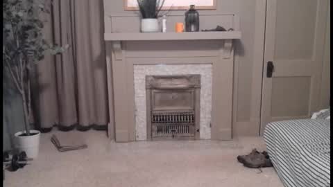 Snapshot of buttnakedfun954737 chatting on December 20, 10:00 am Miles online show from December 20, 10:00 am