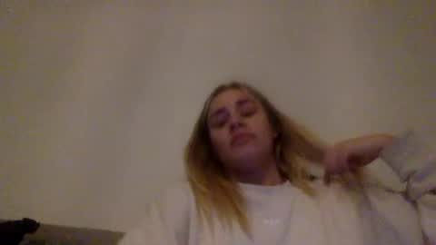 Snapshot of buttonsssss chatting on December 14, 12:49 am Khaleesiiiii online show from December 14, 12:49 am