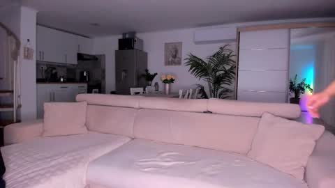 Nicolah  Steven Bond online show from November 14, 7:45 pm