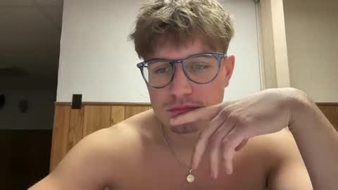 Snapshot of buzz5127 chatting on December 22, 5:15 am buzz5127 online show from December 22, 5:15 am